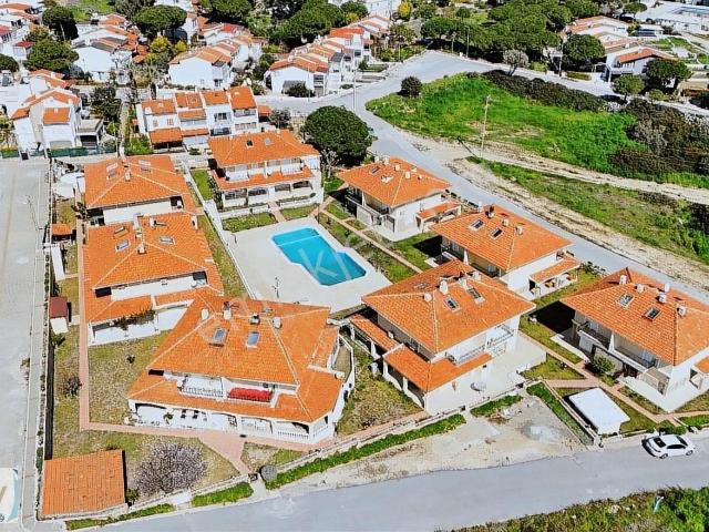 Çeşme, Üniversite Mahallesi içerisinde satılık Villa