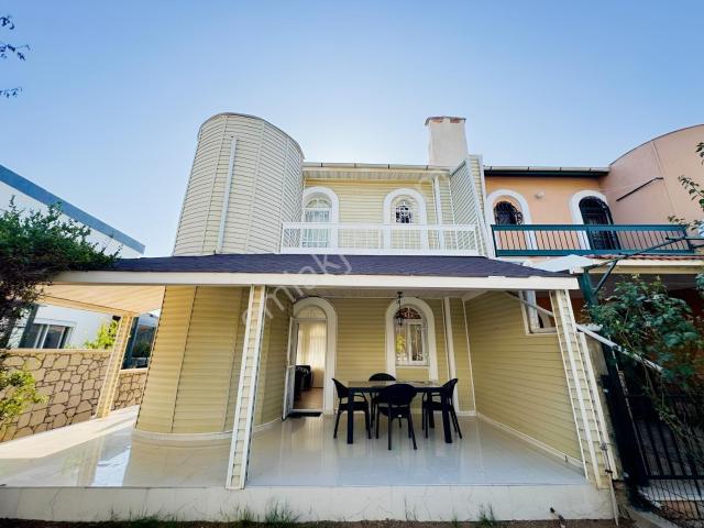 Yalı Mahallesi, Çeşme içerisinde satılık Villa