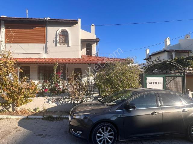 Çeşme, Yalı Mahallesi içerisinde satılık Villa