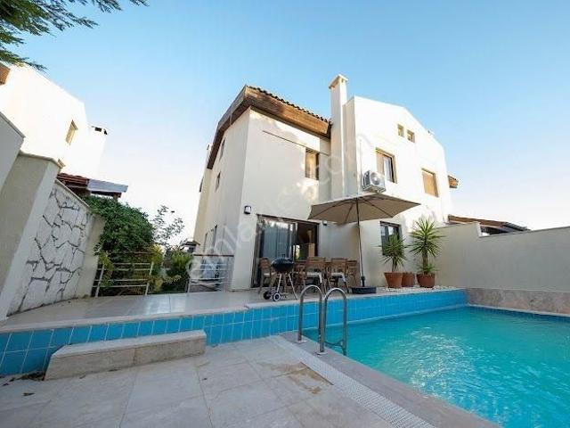Çeşme, İzmir içerisinde satılık Villa