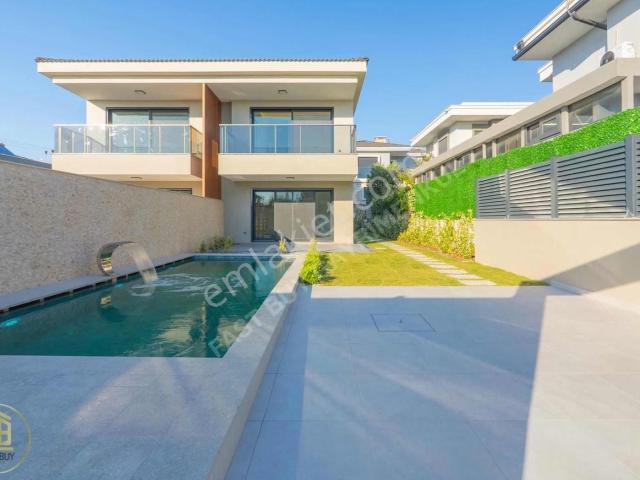 Çeşme, İzmir içerisinde satılık Villa