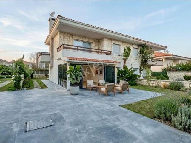 Şifne Mahallesi, Çeşme içerisinde satılık Villa