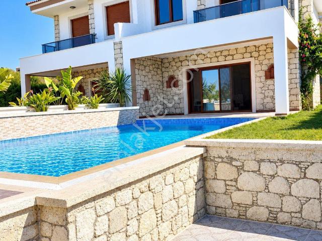 Şifne Mahallesi, Çeşme içerisinde satılık Villa