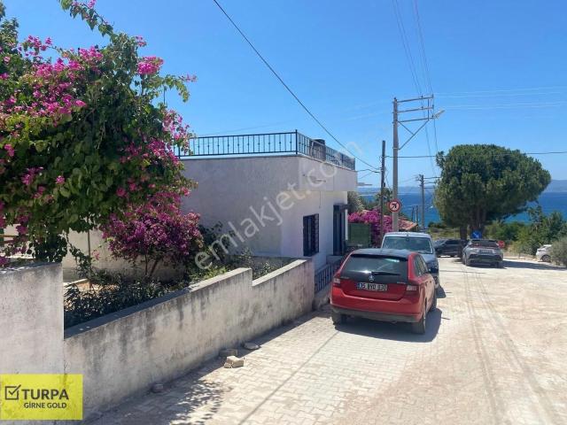 Çeşme, Çiftlik Mahallesi içerisinde satılık Villa