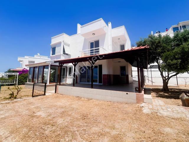Çiftlik Mahallesi, Çeşme içerisinde satılık Villa