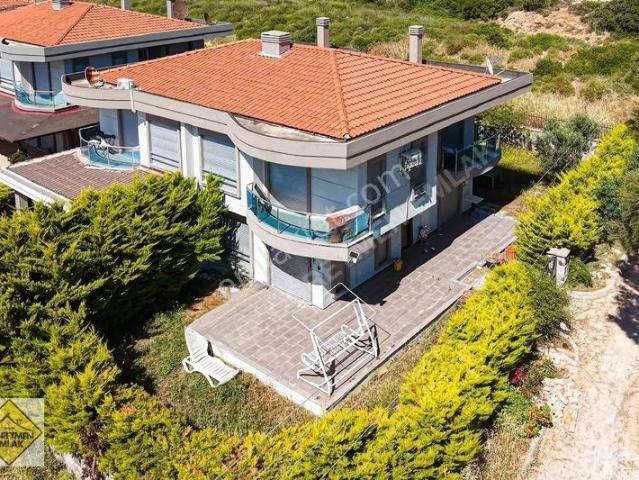 Çiftlik Mahallesi, Çeşme içerisinde satılık Villa