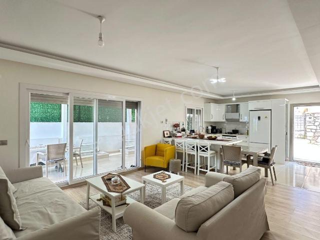 Çiftlik Mahallesi, Çeşme içerisinde satılık Villa