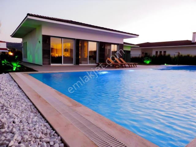Ilıca Mahallesi, Çeşme içerisinde satılık Villa