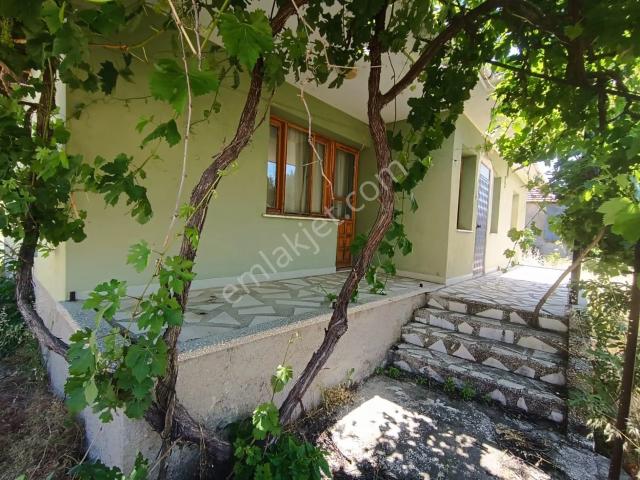 Eşme, Uşak içerisinde satılık Villa