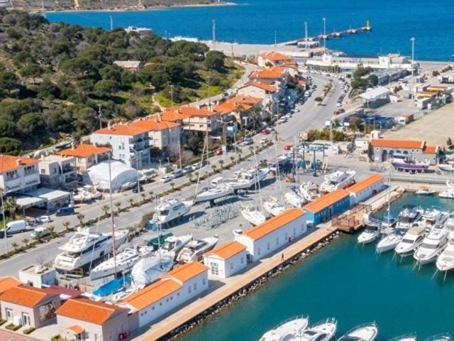 Çeşme, İzmir içerisinde satılık Dükkan