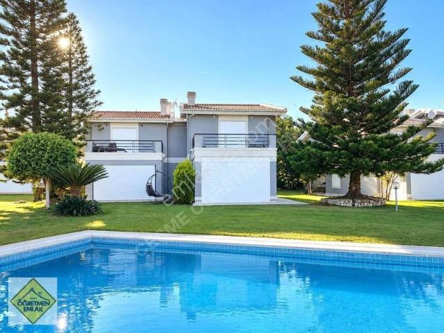 Çakabey Mahallesi, Çeşme içerisinde satılık Villa
