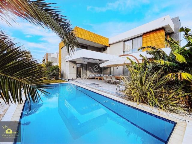 Çeşme, İzmir içerisinde satılık Villa