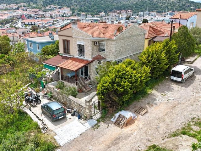 Çeşme, İsmet İnönü Mahallesi içerisinde satılık Villa
