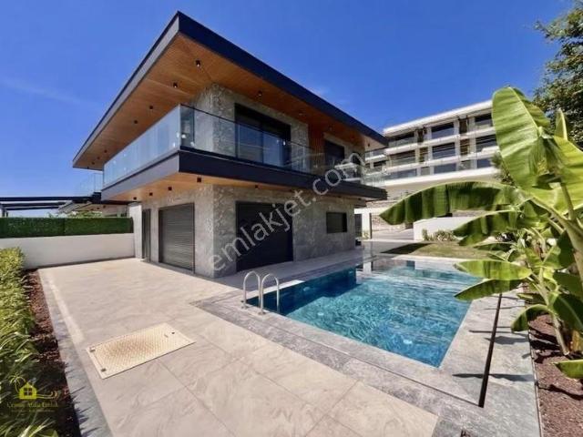 Çeşme, İzmir içerisinde satılık Villa