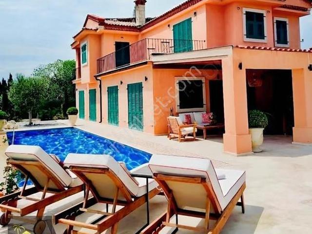 Çeşme, İzmir içerisinde satılık Villa