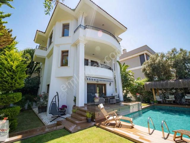 Çeşme, İzmir içerisinde satılık Villa