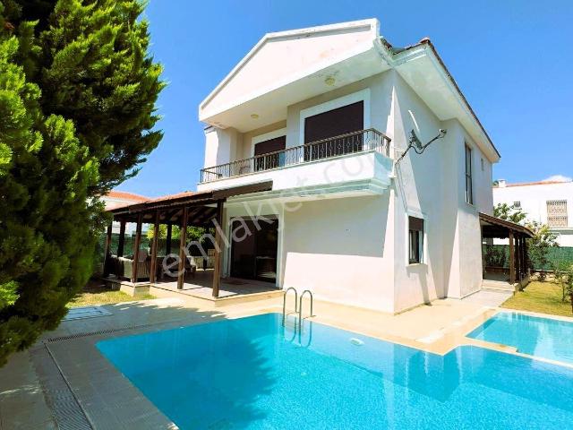 Çeşme, İzmir içerisinde kiralık Villa