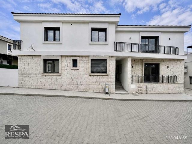 Çeşme, İzmir içerisinde satılık mülk