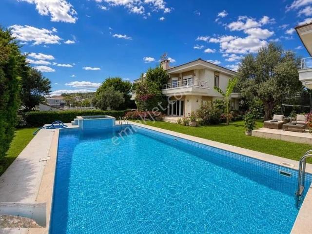 Çeşme, İzmir içerisinde kiralık Villa