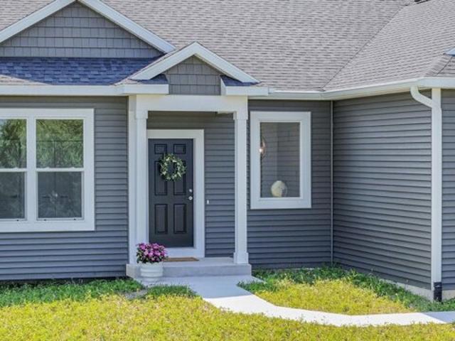 House for sale in Cedar