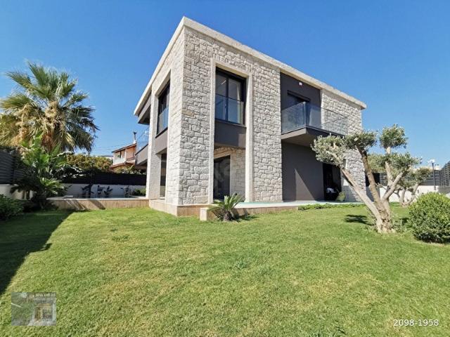 Çeşme, İzmir içerisinde satılık Villa