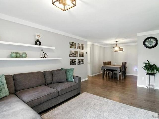 Condo for sale in Warren