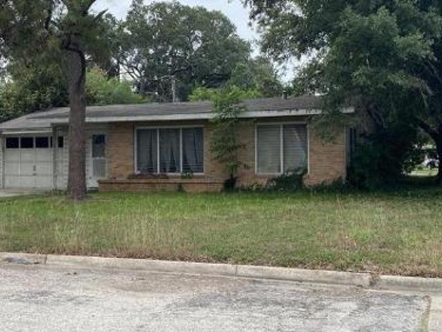 House for sale in Victoria