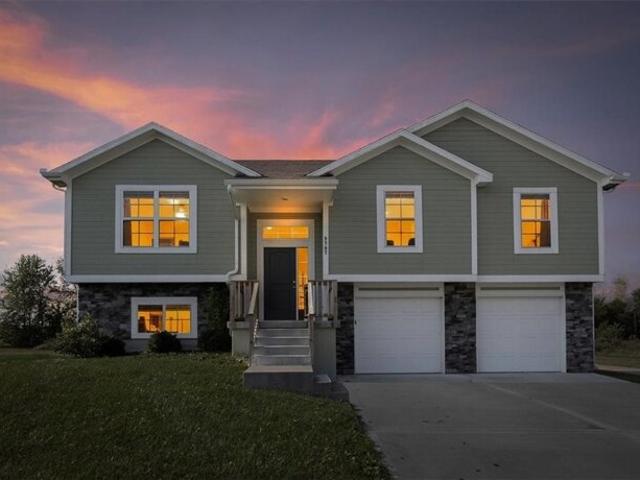 House for sale in Peculiar, Missouri