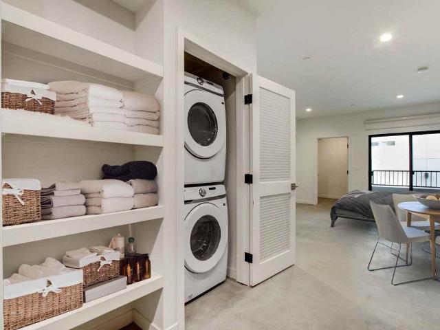 Apartment for rent in Canoga Park, California