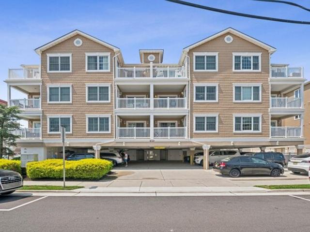 Condo for sale in Wildwood