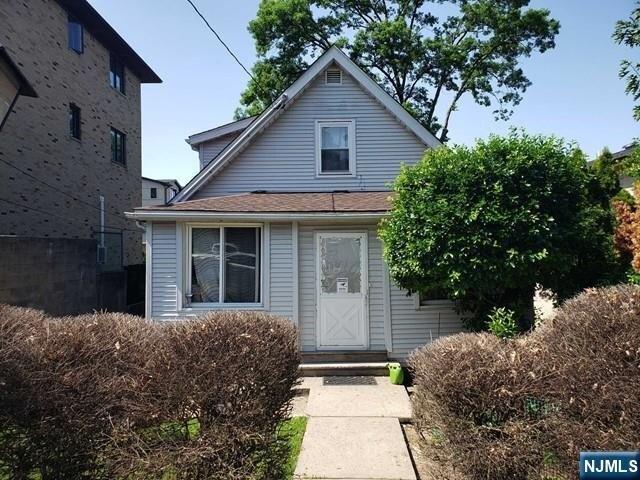 House for sale in Palisades Park, New Jersey