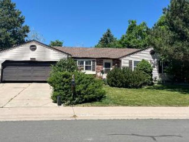 House for sale in Aurora
