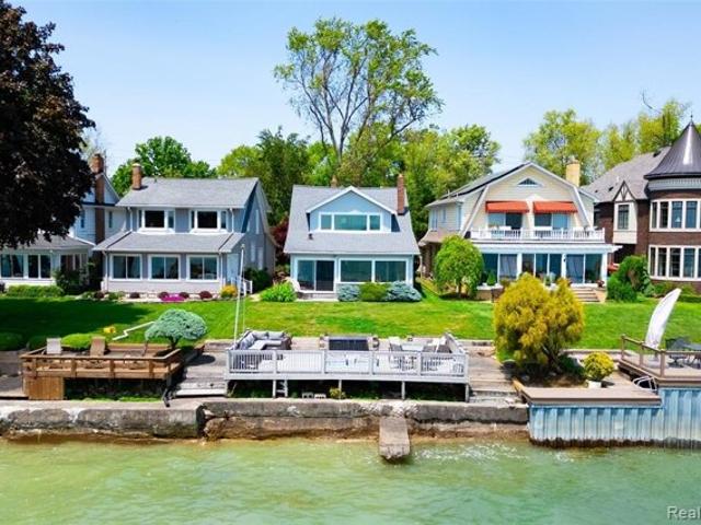 House for sale in Grosse Ile