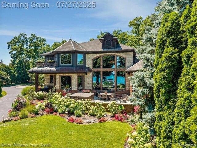 House for sale in Grosse Ile
