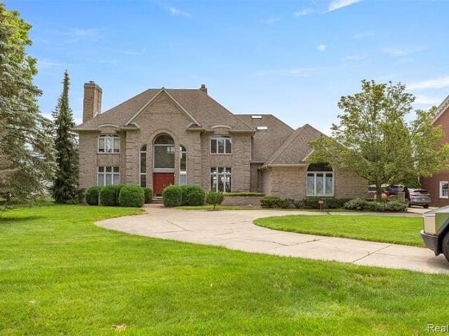 House for sale in Grosse Ile