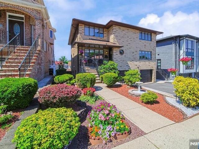 House for sale in Palisades Park, New Jersey