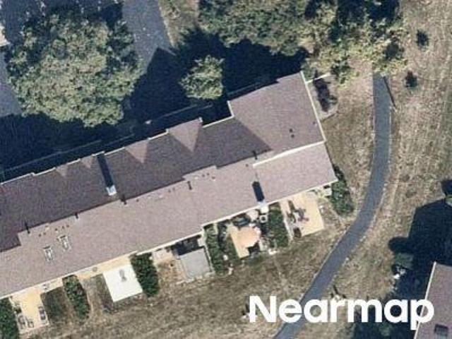 Townhouse for sale in Streamwood, Illinois