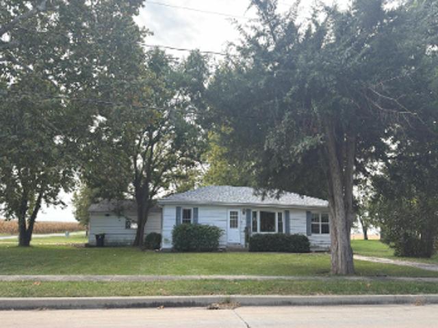 House for sale in Oreana, Macon County