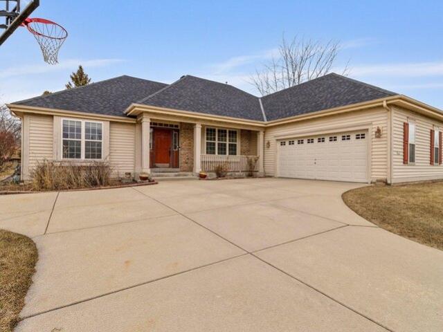 House for sale in Oak Creek