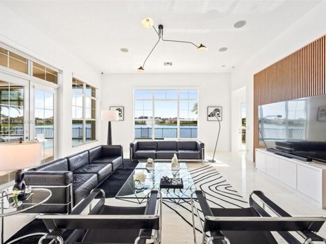 House for sale in Davie