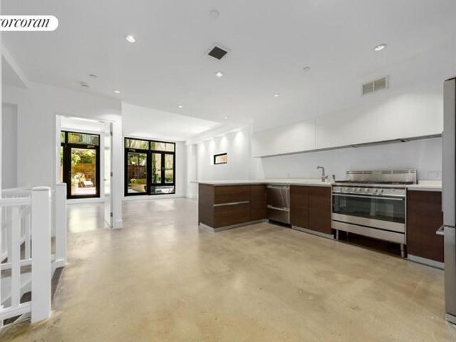 Condo for sale in Arverne, New York