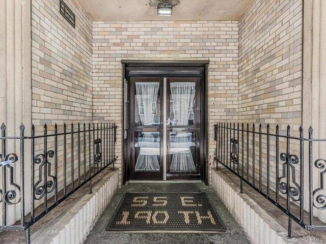 Property for sale in The Bronx, Arverne