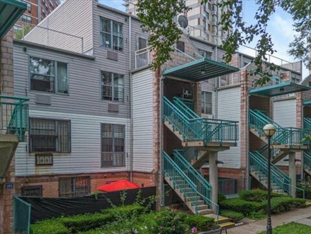 Condo for sale in The Bronx, Arverne