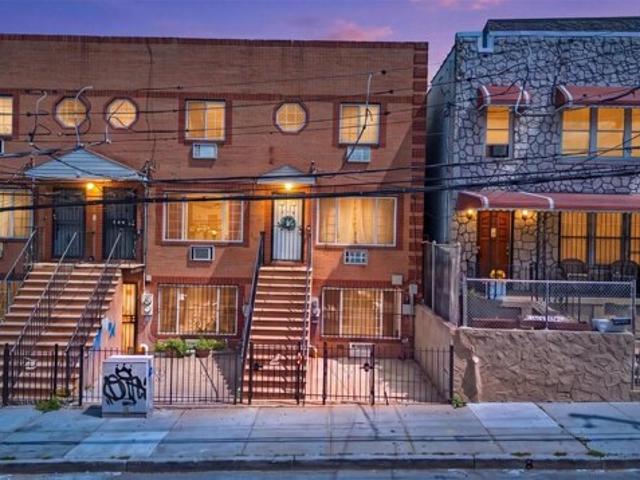 House for sale in The Bronx, Arverne