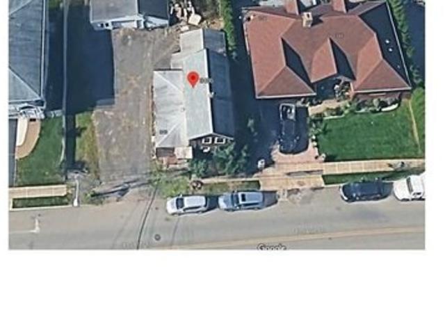 House for sale in Elmwood Park, New Jersey