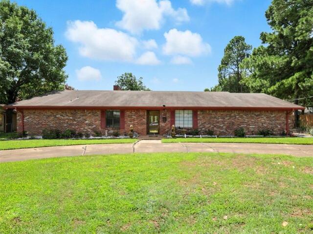 House for sale in Paris, Texas
