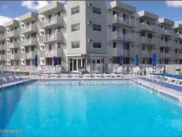 Condo for sale in Wildwood