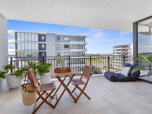 Apartment for sale in Hope Island, Gold Coast City