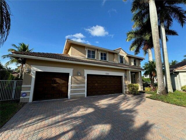 House for sale in Weston