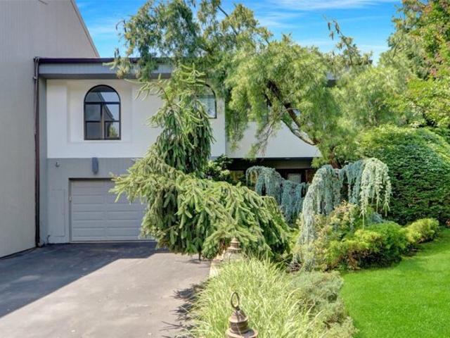 Condo for sale in Woodbury